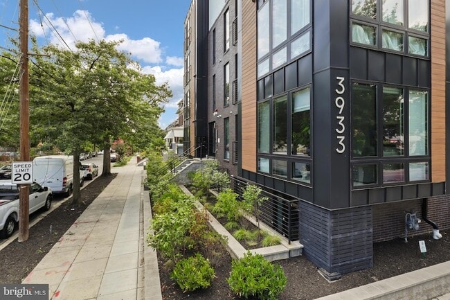 Foto del edificio - 3933 14th St NW