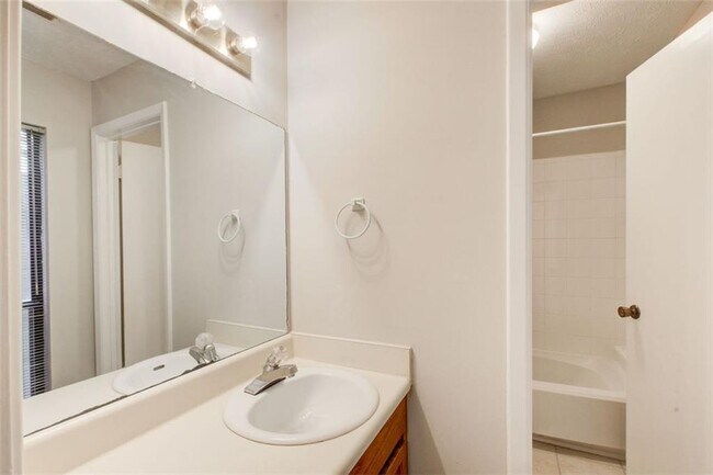 Foto del edificio - 805 Tuxworth Cir