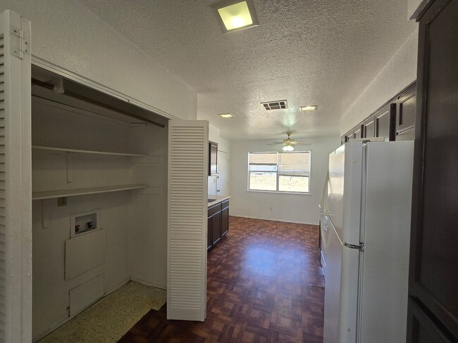 Building Photo - AFFORDABLE EASTSIDE DUPLEX