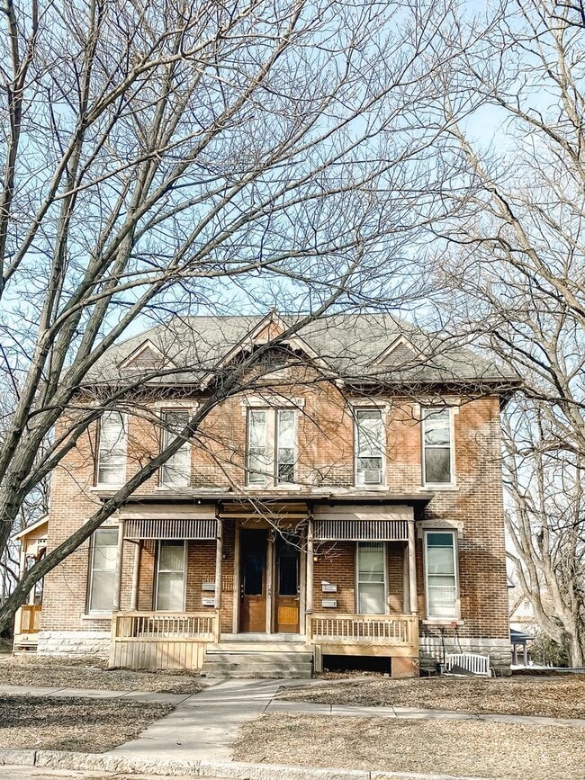 Building Photo - 214 Perrin Ave