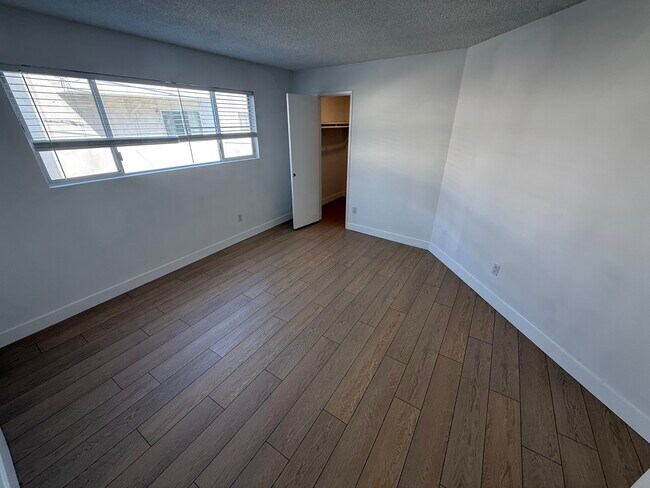 Foto del edificio - 1218 McClellan Dr