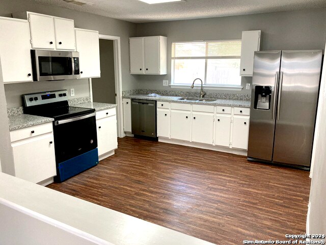 Building Photo - 8338 Bent Meadow Dr