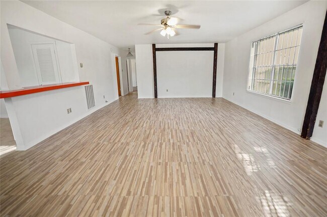 Building Photo - 1415 Tralle St