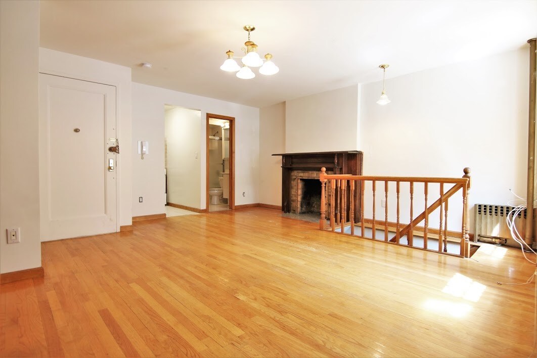 Primary Photo - 329 W 84th St
