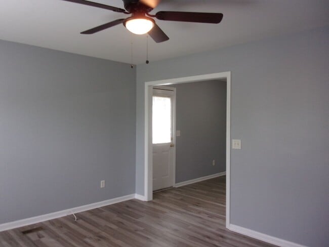 Building Photo - Freshly Updated 3 Bedroom 1 Bath Home in C...