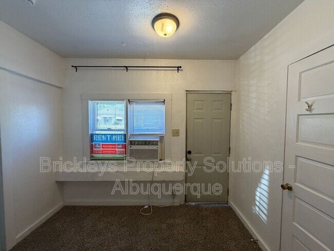 Building Photo - 313 Cornell Dr SE