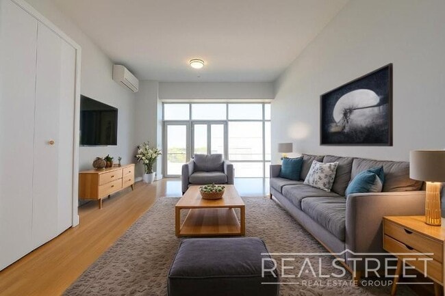 Building Photo - LUXURY LOFT in Queens!