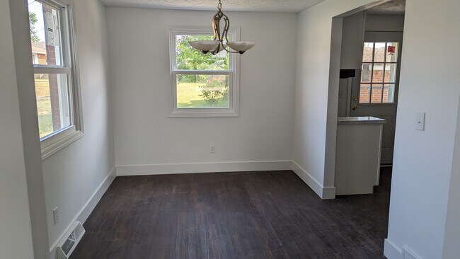 Building Photo - 1407 E Valentine Cir NW