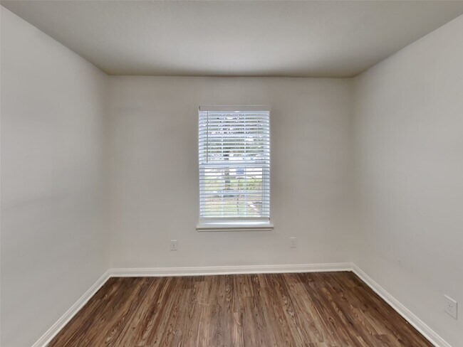 Foto del edificio - 10200 Red Fern Ct