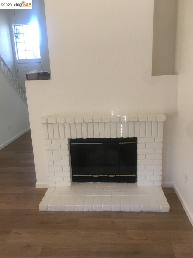 Building Photo - 2112 Carpinteria Dr