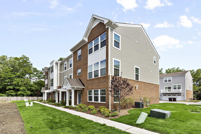 Building Photo - 152 Canterbury Way