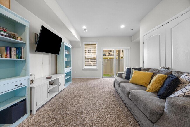 Foto del edificio - 523 Pebblebrook Ln