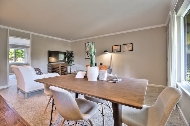 Comedor y sala de estar - 30 Gladys Court