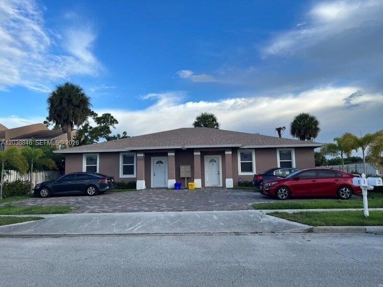 Photo - 1533 W 26th Ct Unit 2b