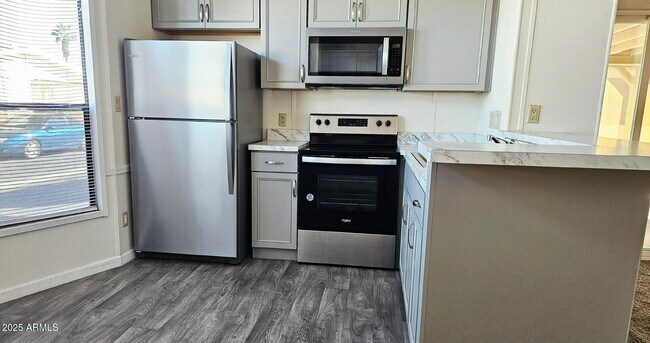 Foto del edificio - 6162 S Pinehurst Dr