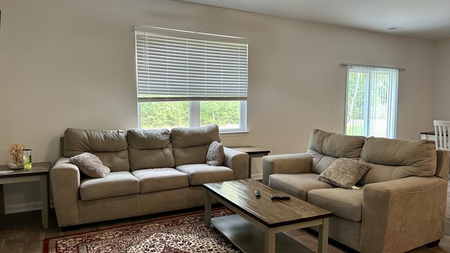 Foto del edificio - 9755 Roseberry St
