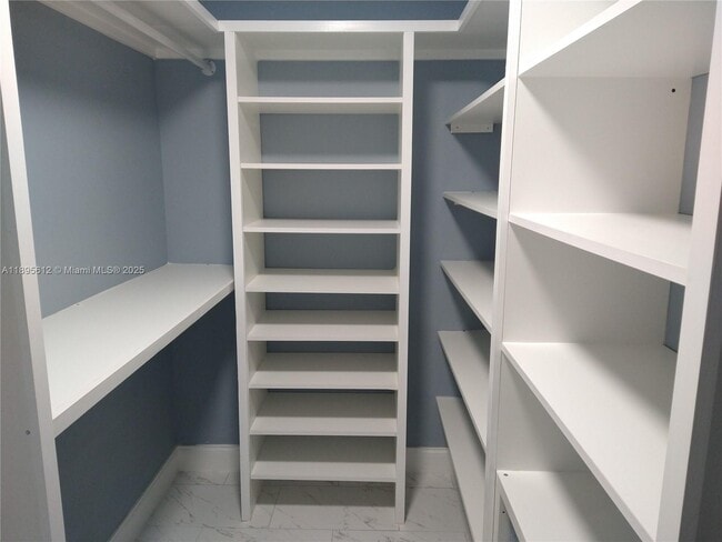 Foto del edificio - 7817 Trent Dr