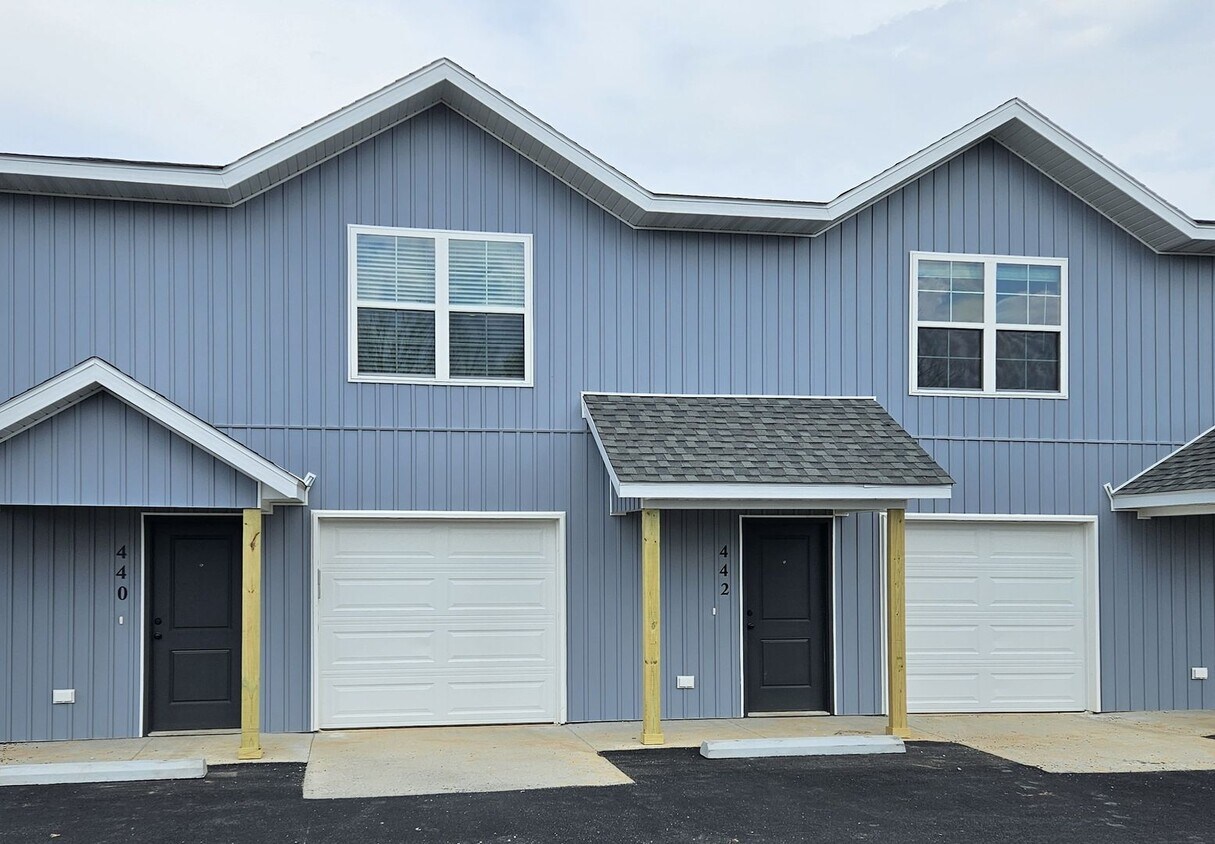 Foto principal - 424 Blue Spgs St