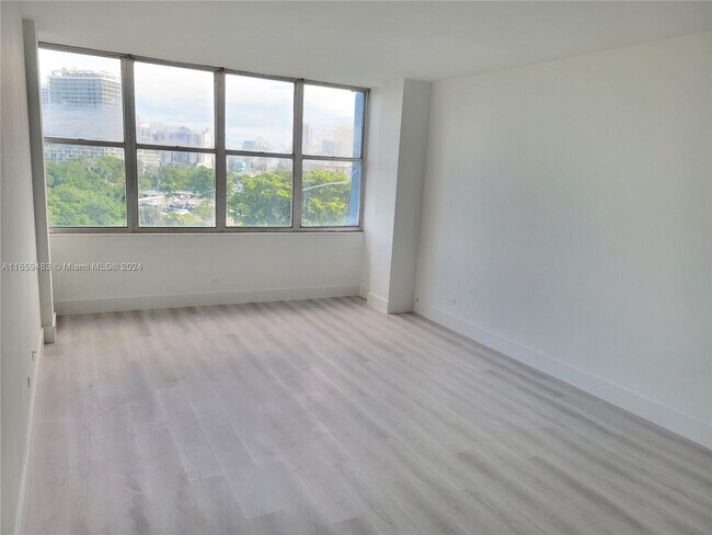 Foto del edificio - 7441 Wayne Ave
