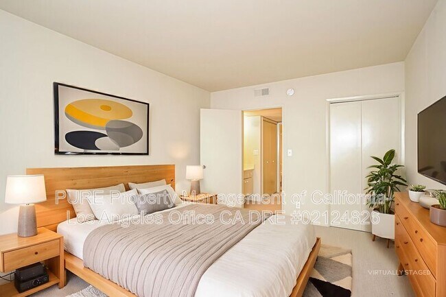 Foto del edificio - 8745 Delgany Ave