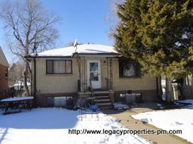 Cozy 2 Bed, 1 Bath just one block off Broadway - Cozy 2 Bed, 1 Bath just one block off Broadway House