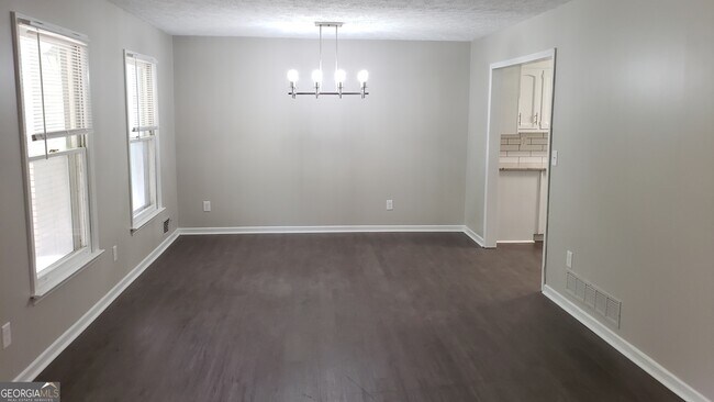 Building Photo - 4270 E Hamill Dr