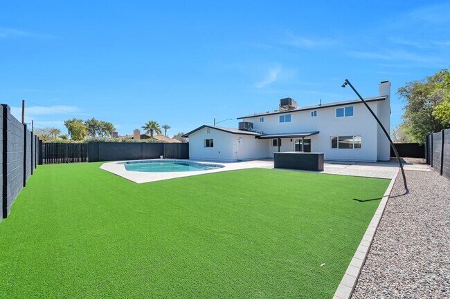 Foto del edificio - Huge 2 Story Home in Prime ASU neighborhood