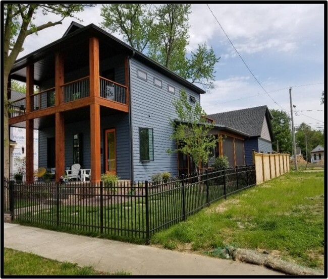 Apartment Above Detached Garage. Has Private IEntrance - 83 Adams Ave