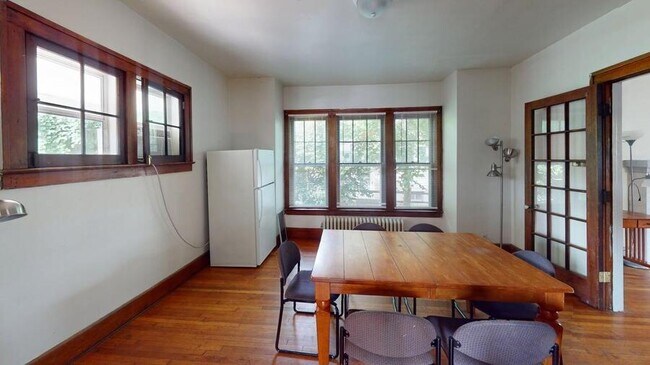 Building Photo - 930 Dewey-930DEW