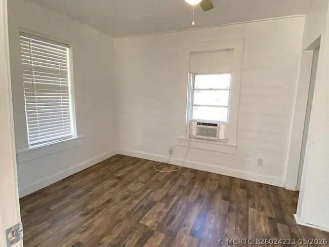 Foto del edificio - 4144 Herring Ave