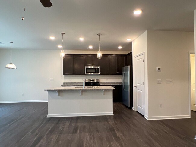Foto del edificio - Coming Soon - Beautiful 3 bedroom 2.5 bath Home in Roebuck!