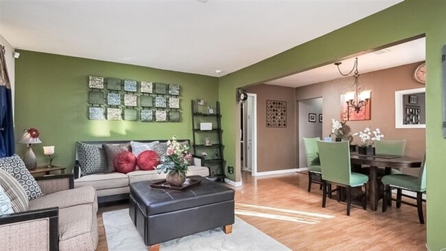 Building Photo - Unique 3 Bedroom 2 Bath House in Encanto