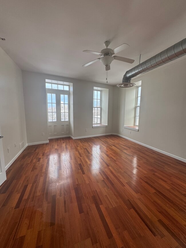 Building Photo - Parazin Lofts