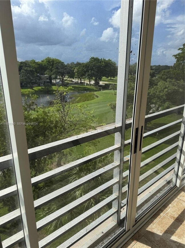 Foto del edificio - 1811 Sabal Palm Dr