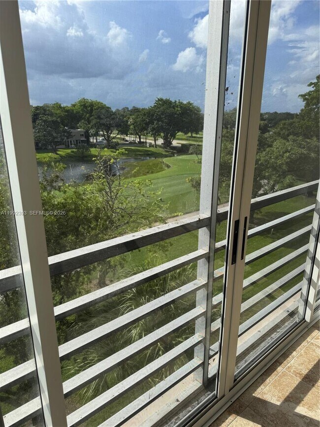 Building Photo - 1811 Sabal Palm Dr