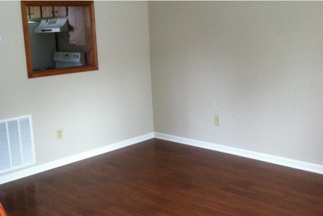 Building Photo - 2 Bedroom Duplex Townhouse off Wards Ferry Road