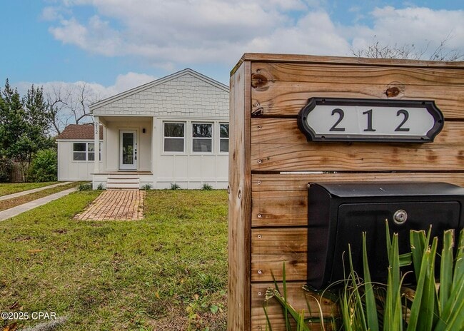 Building Photo - 212 N Cove Blvd