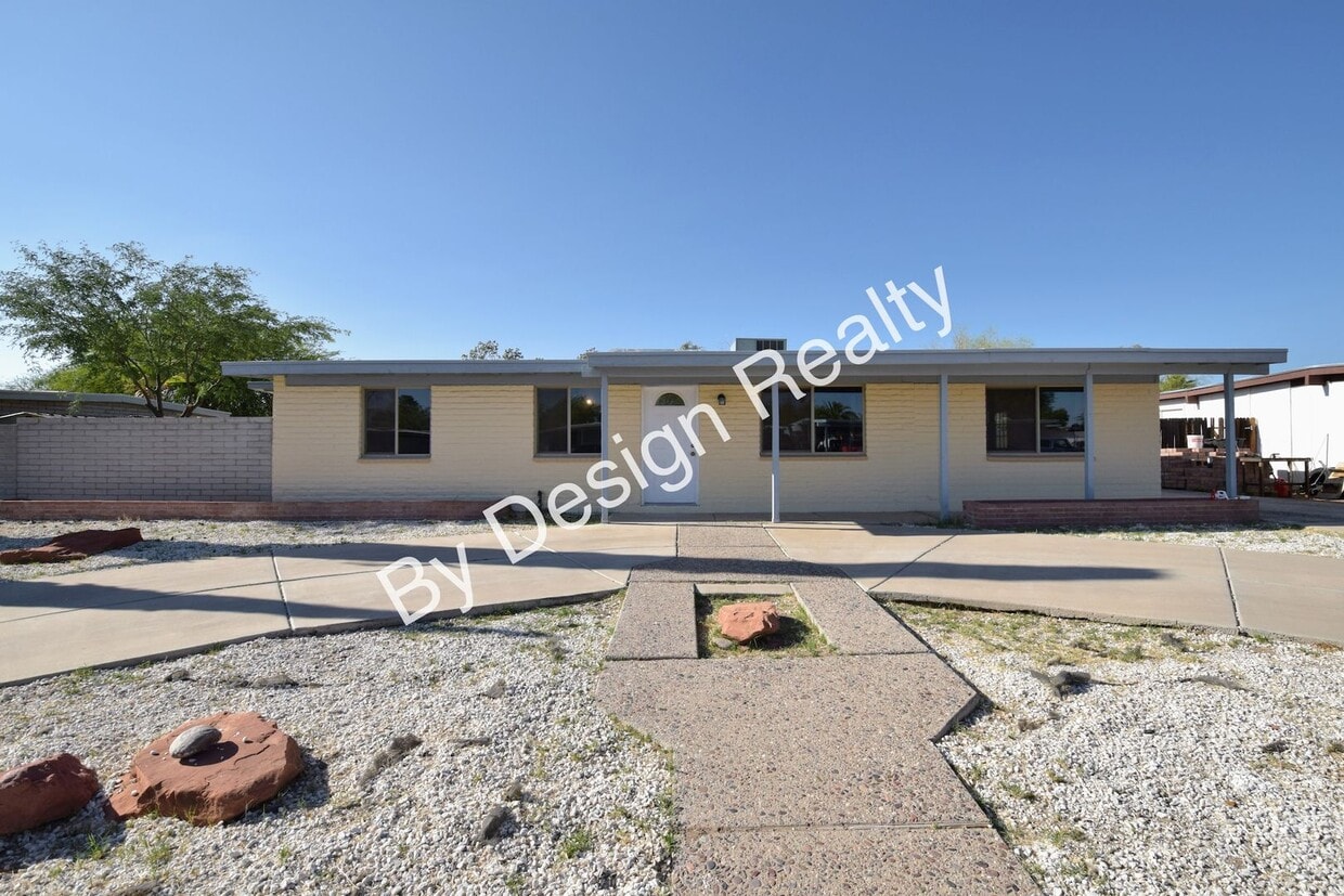 Primary Photo - Pristine Remodeled Olive Grove 4 Bedroom 2...