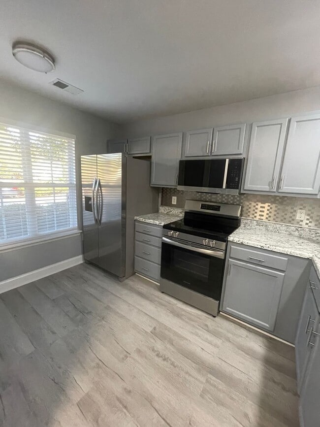 Building Photo - Adorable 2 bedroom 2.5 bathroom townhome | Located in the heart of Charlotte, NC