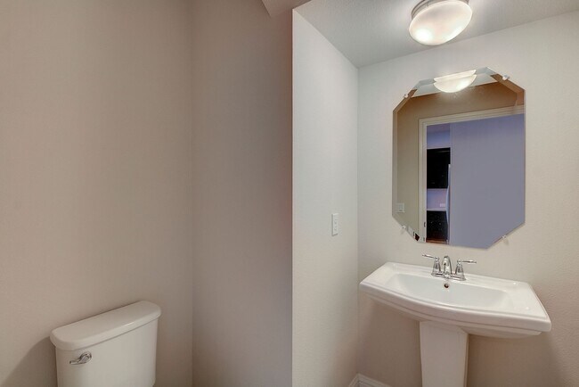 Foto del edificio - 13800 Lyndhurst St