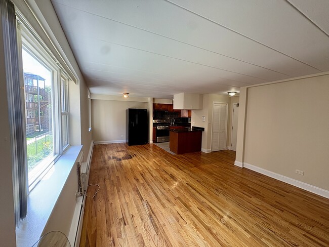 Building Photo - 2115 W Farwell Ave