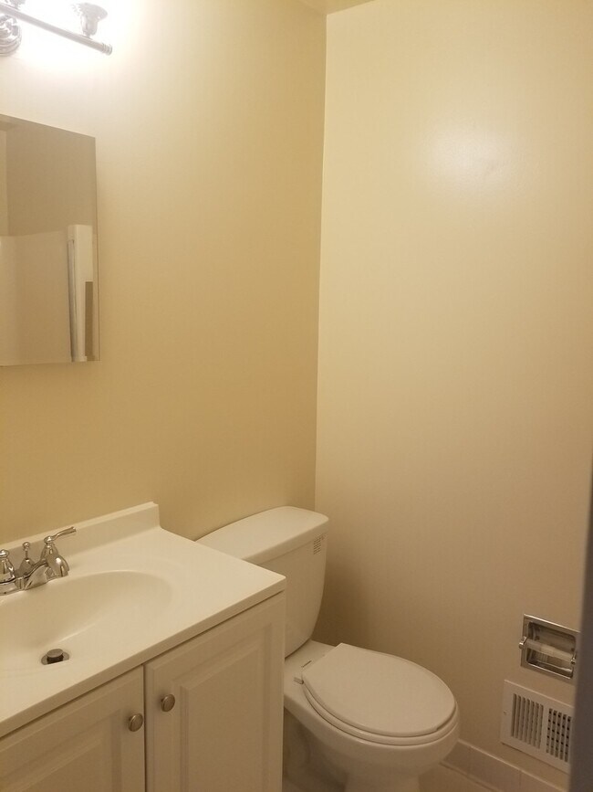 Foto del edificio - Beautiful 3BR 2.5BA Single Family Home in ...