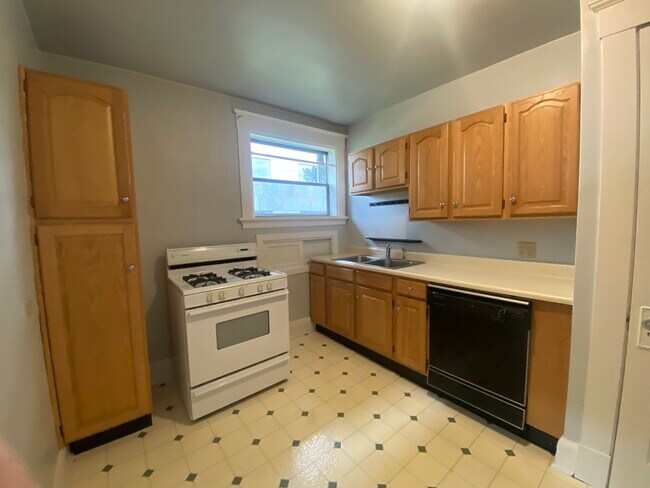 Kitchen - 3440 Shaw Ave