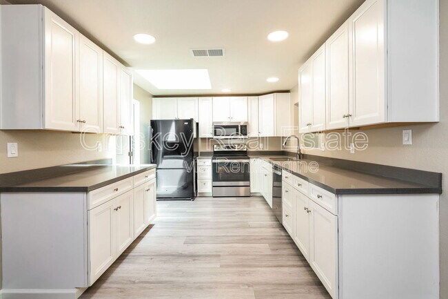 Foto del edificio - 322 Sweeney Rd