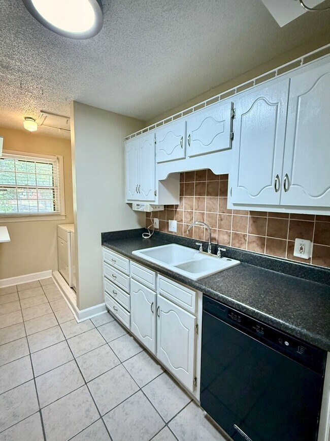 Building Photo - 1 Bedroom Condo On Chapman Mountain