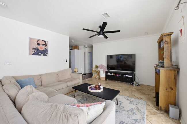 Foto del edificio - 6250 Dorothy Dr