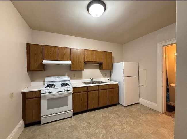 Building Photo - KEE - 909-911 N 10th