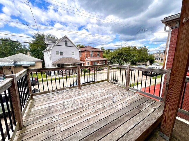 Foto del edificio - 924 Lenz Ave