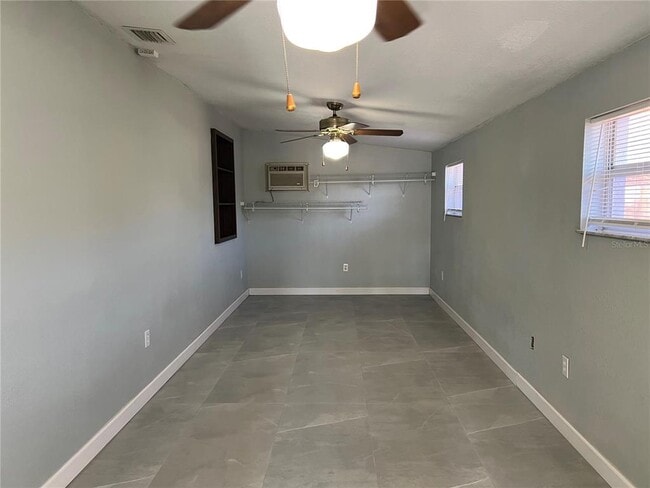 Foto del edificio - 21130 Gladis Ave