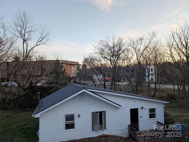 Foto del edificio - 25.5 Woodrow Ave